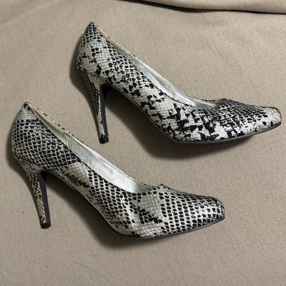 Natalie Womens Snakeskin Print Pointed Toe Stiletto Pumps Silver Black 10 5021